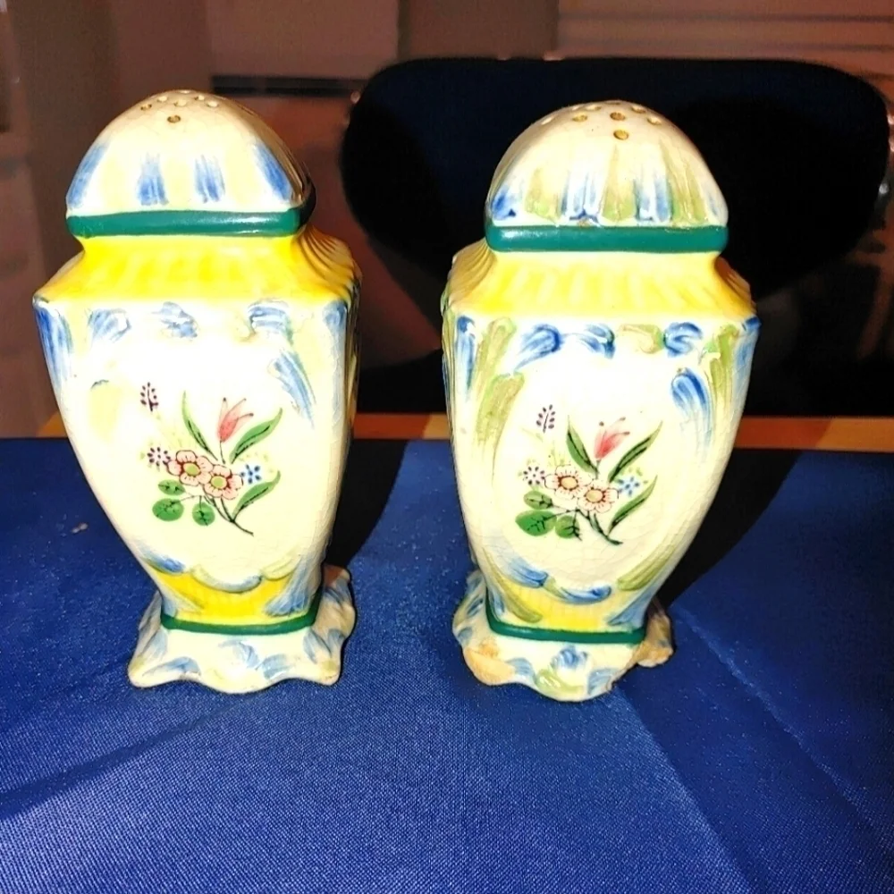 Marutomo Hand painted Antique set of Salt and Pepper shakers
